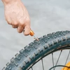 Kép 3/5 - Granite Suture Aero tire plug tubeless defektjavító készlet Co2 töltőfejjel [narancssárga]