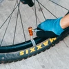 Kép 5/5 - Granite Suture Aero tire plug tubeless defektjavító készlet Co2 töltőfejjel [narancssárga]