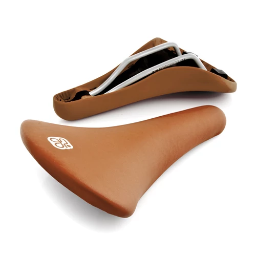 Csepel Puhos nyereg csoki // fehér